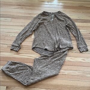 Cozy Ribbed Lounge Set in Brown